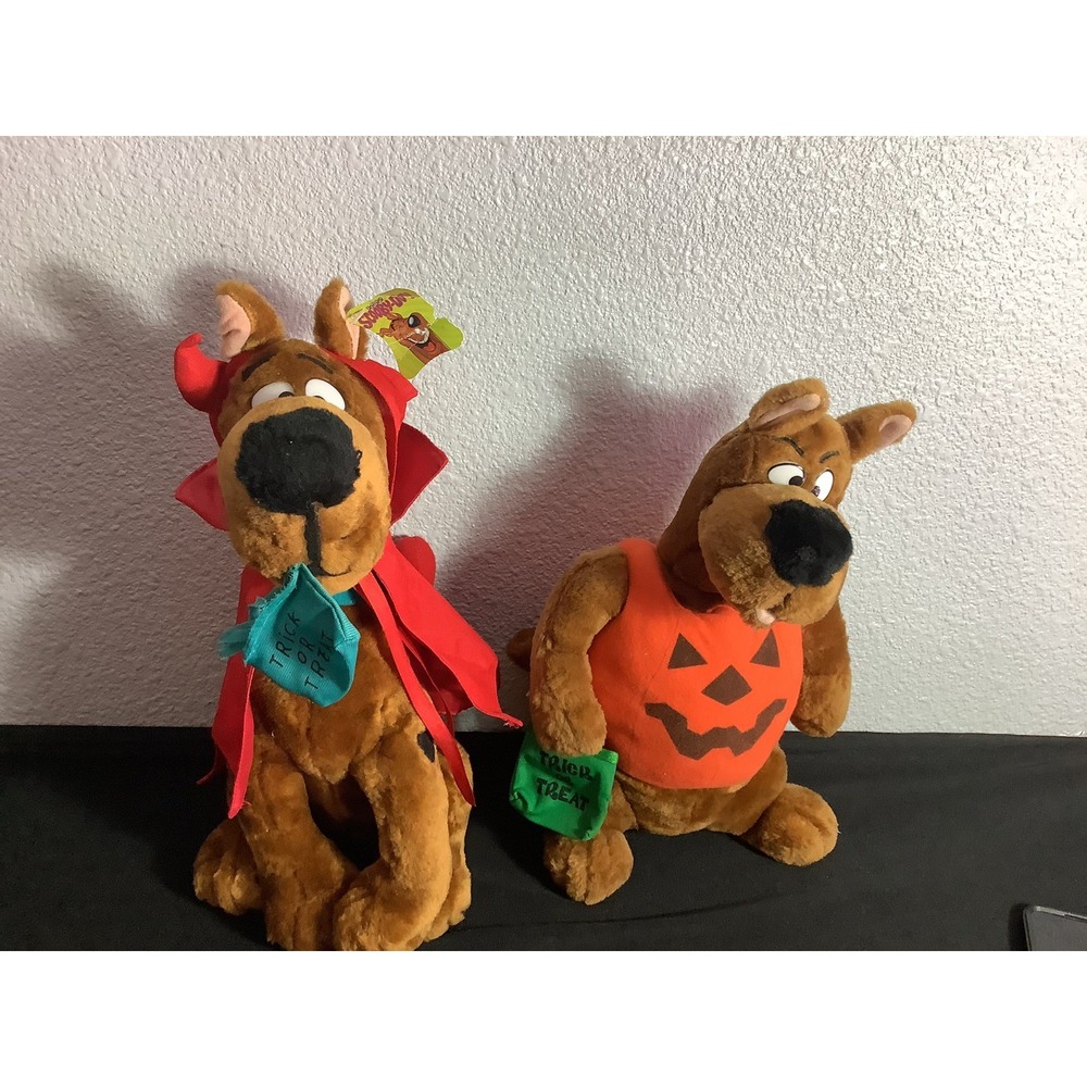 Vintage 1990s Scooby Doo Plush Dracula & Pumpkin Jack-o-lantern 16 & 14in